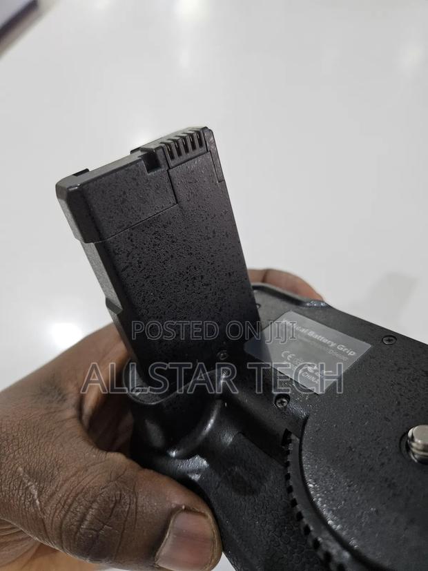 Vertical Battery Grip for Nikon D5600, D5500 Bg-T2 - thumbnail 2