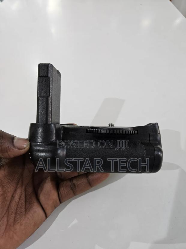Vertical Battery Grip for Nikon D5600, D5500 Bg-T2