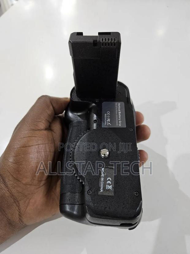 Vertical Battery Grip for Nikon D5600, D5500 Bg-T2 - thumbnail 6