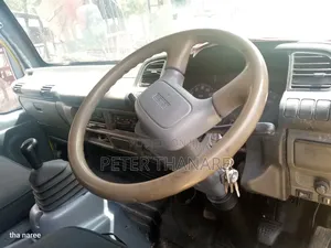 Isuzu NQR 2014 Yellow