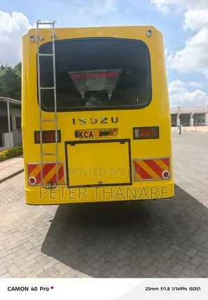 Isuzu NQR 2014 Yellow