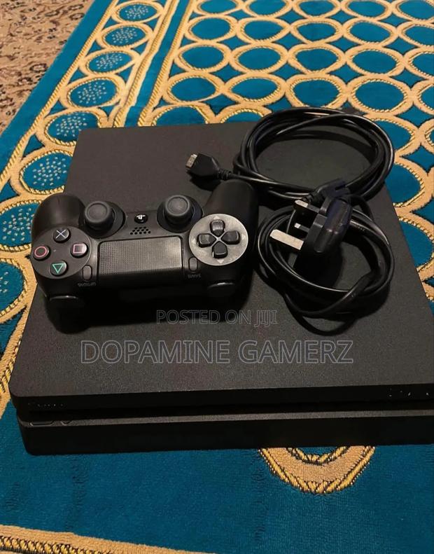Playstation 4 Slim - thumbnail 3