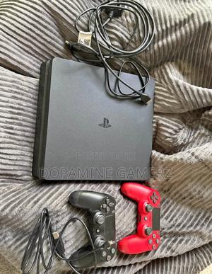 Playstation 4 Slim - thumbnail 2