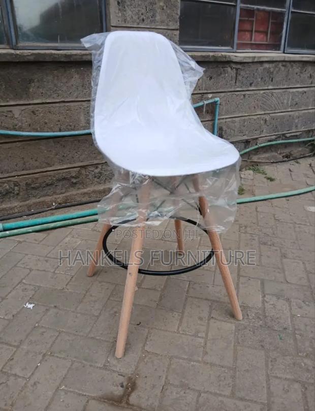 Eames High Bar Stool — Style Meets Comfort - main view