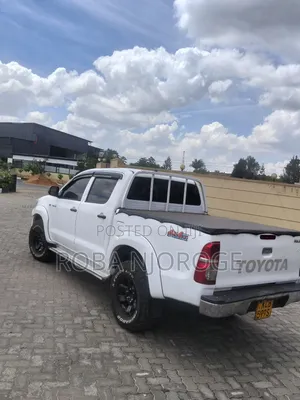 Toyota Hilux SR 4x4 2015 White