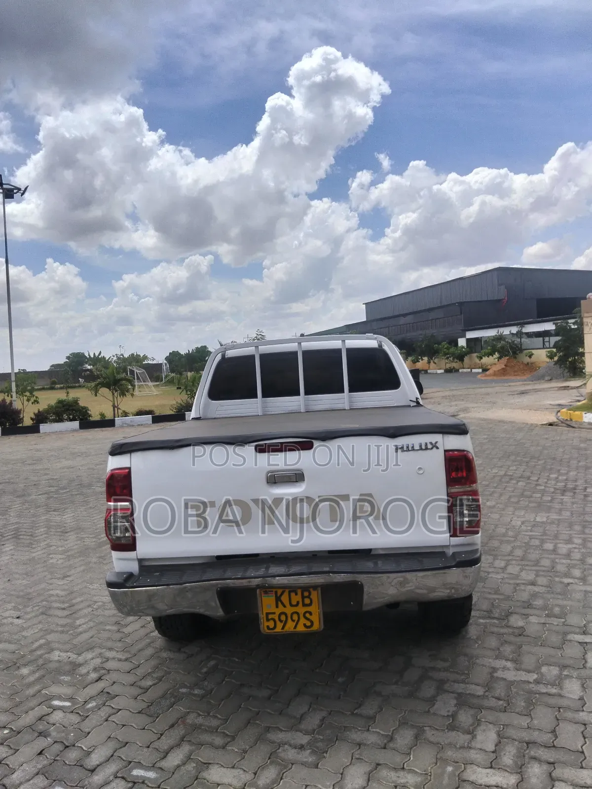 Toyota Hilux SR 4x4 2015 White