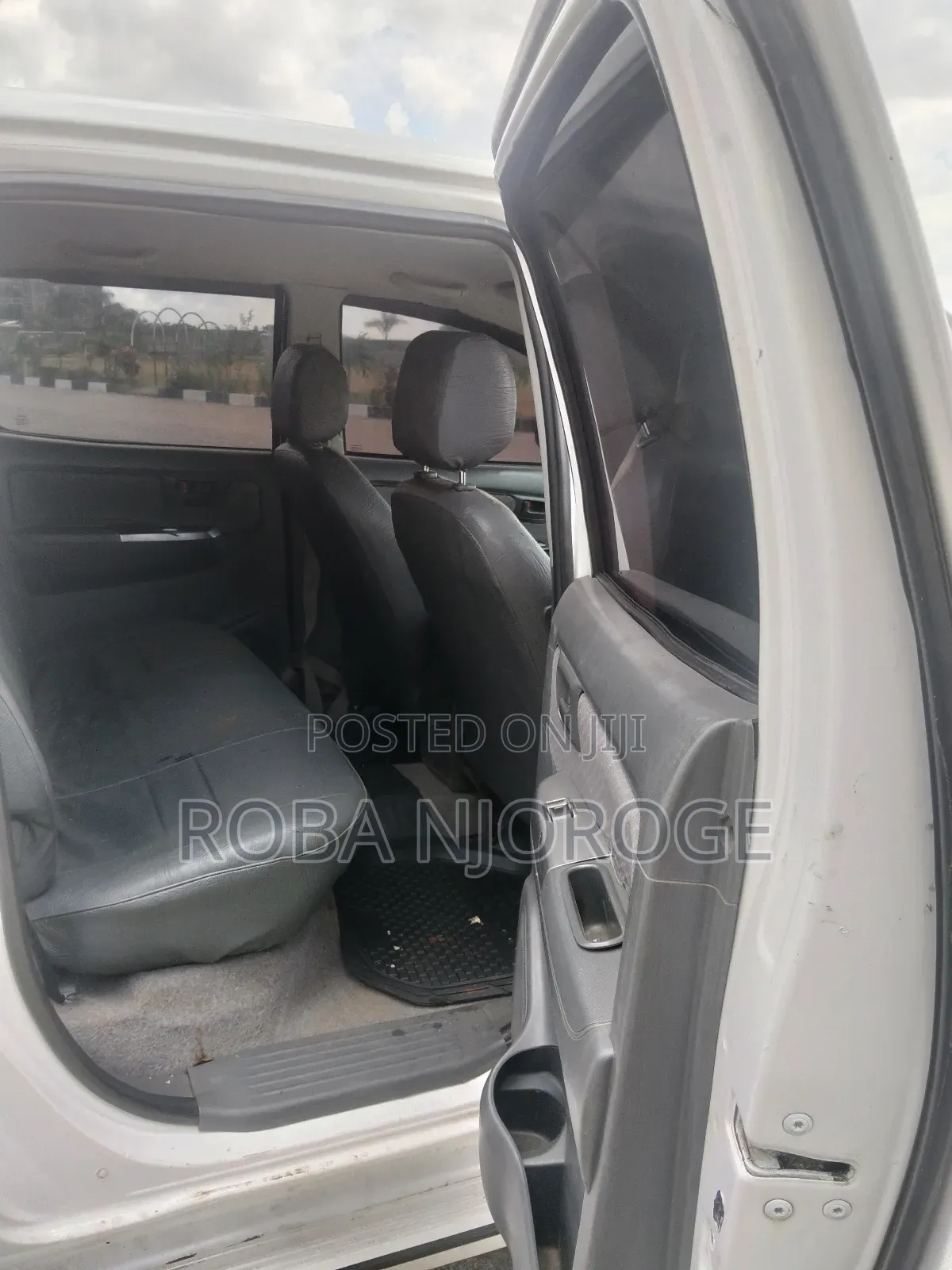Toyota Hilux SR 4x4 2015 White