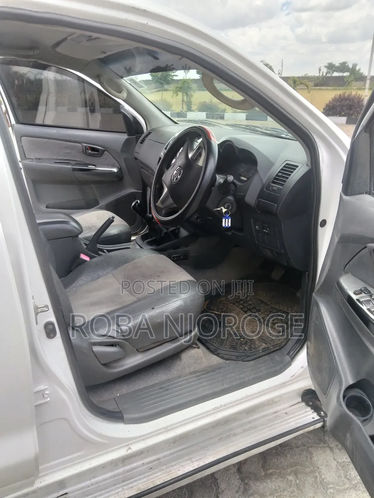 Toyota Hilux SR 4x4 2015 White