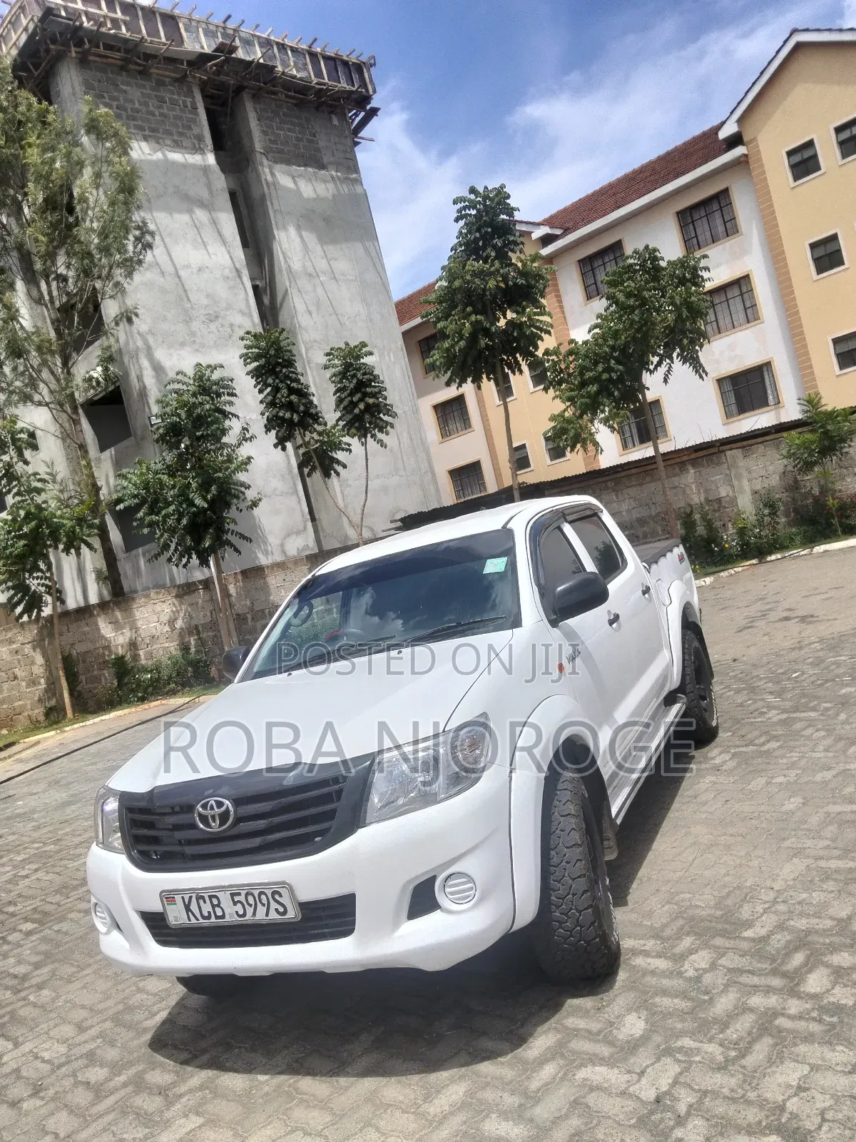 Toyota Hilux SR 4x4 2015 White