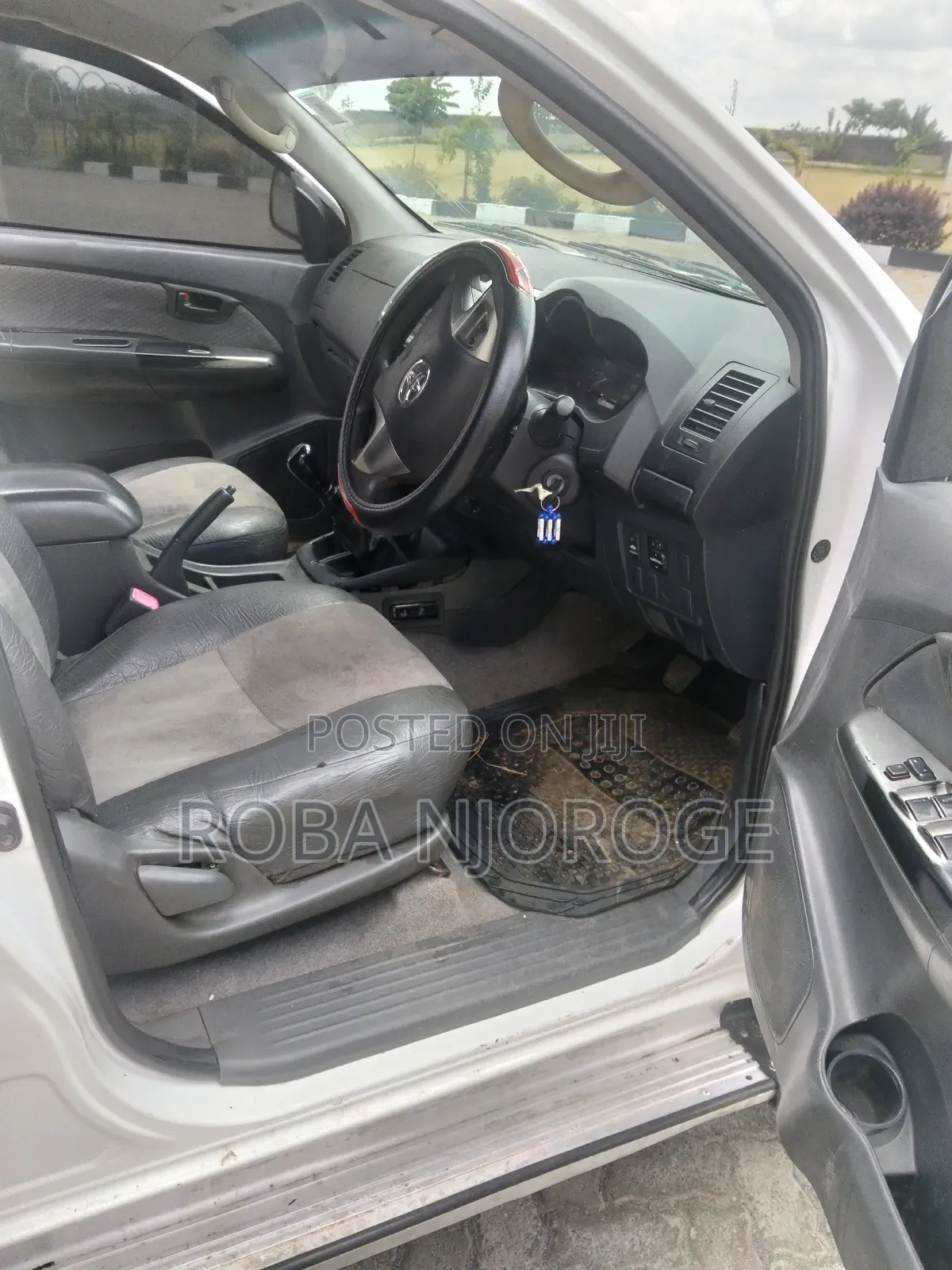 Toyota Hilux SR 4x4 2015 White
