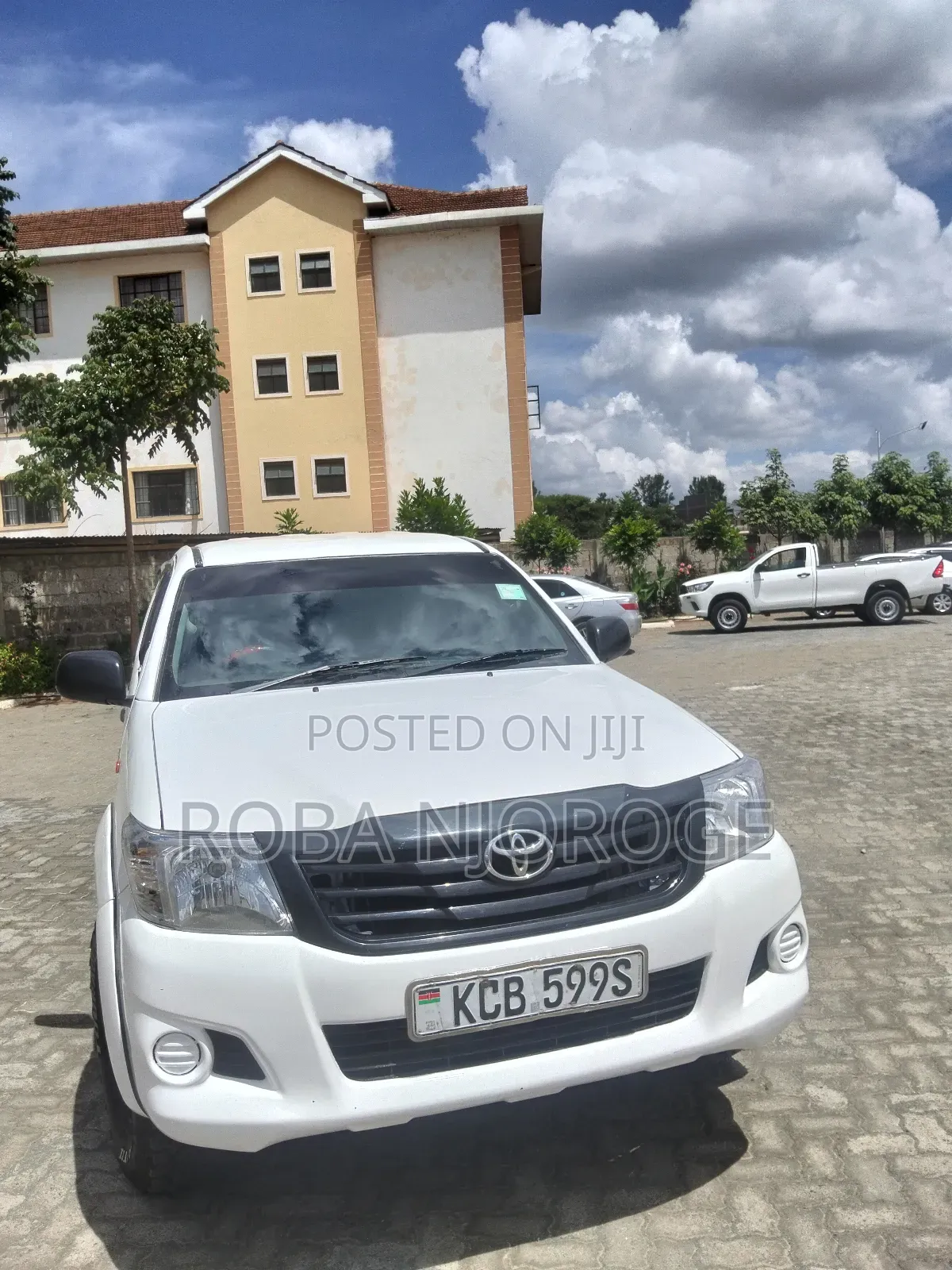 Toyota Hilux SR 4x4 2015 White