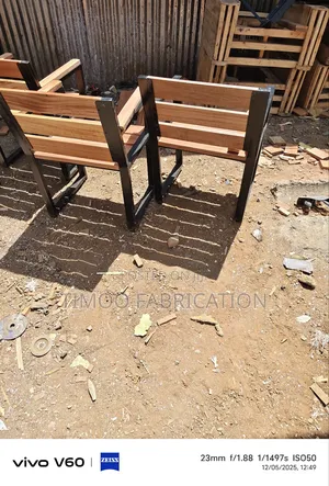 Garden/Restaurants Seats, With Mahogany Wood Seati and Bark