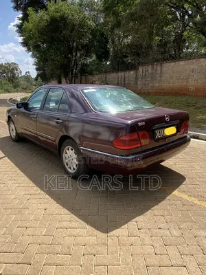 Mercedes-Benz E200 1998 Maroon