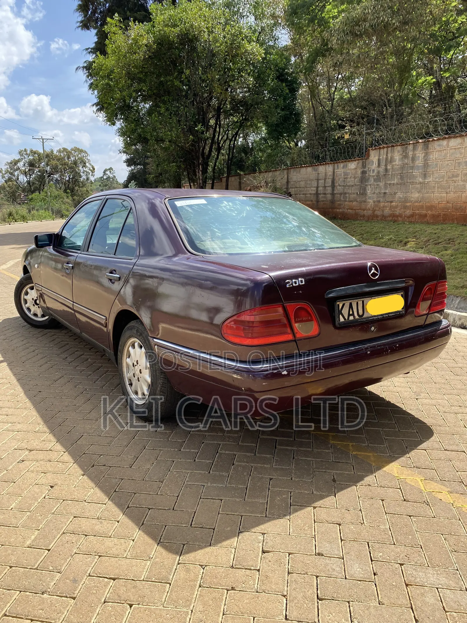Mercedes-Benz E200 1998 Maroon
