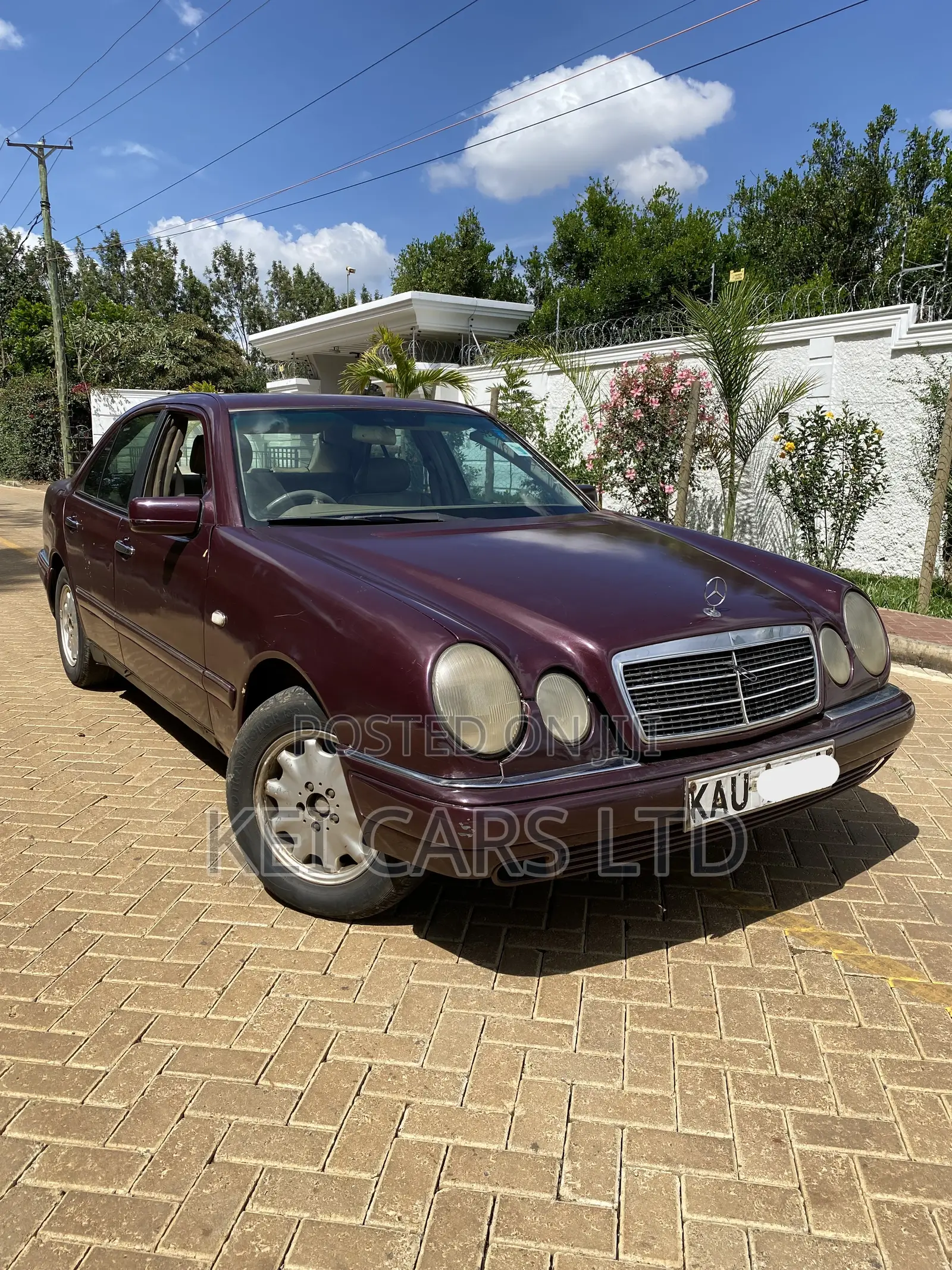 Mercedes-Benz E200 1998 Maroon