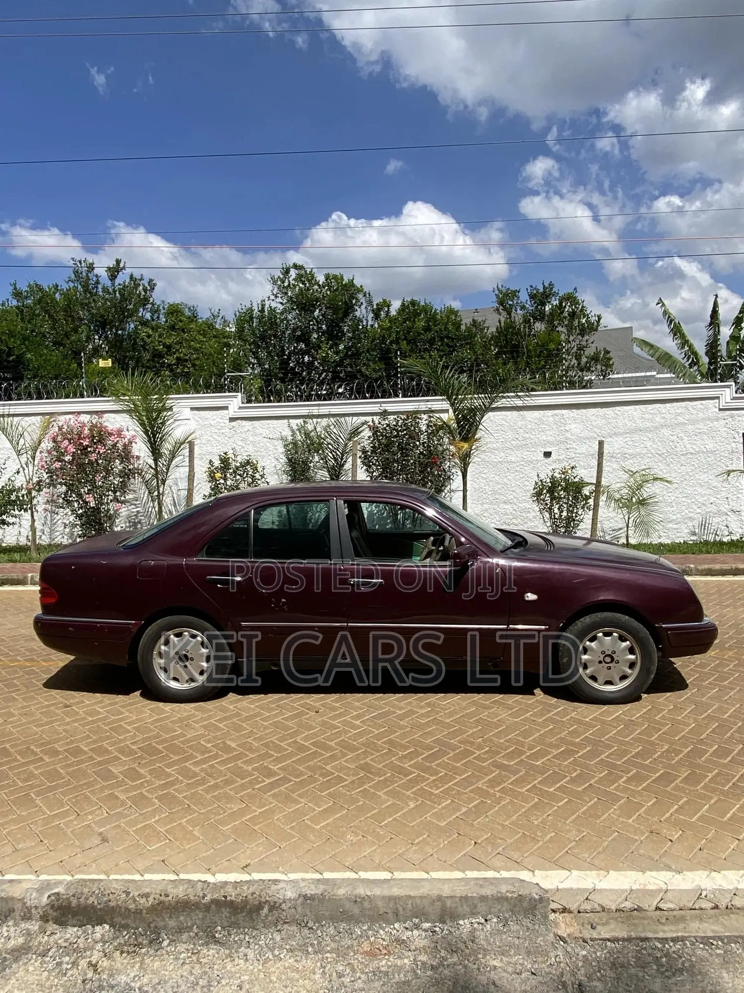 Mercedes-Benz E200 1998 Maroon