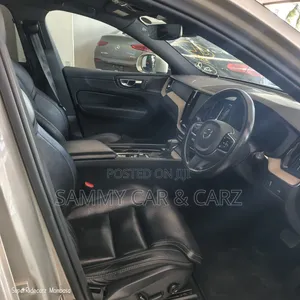 Volvo XC60 2020 Gold