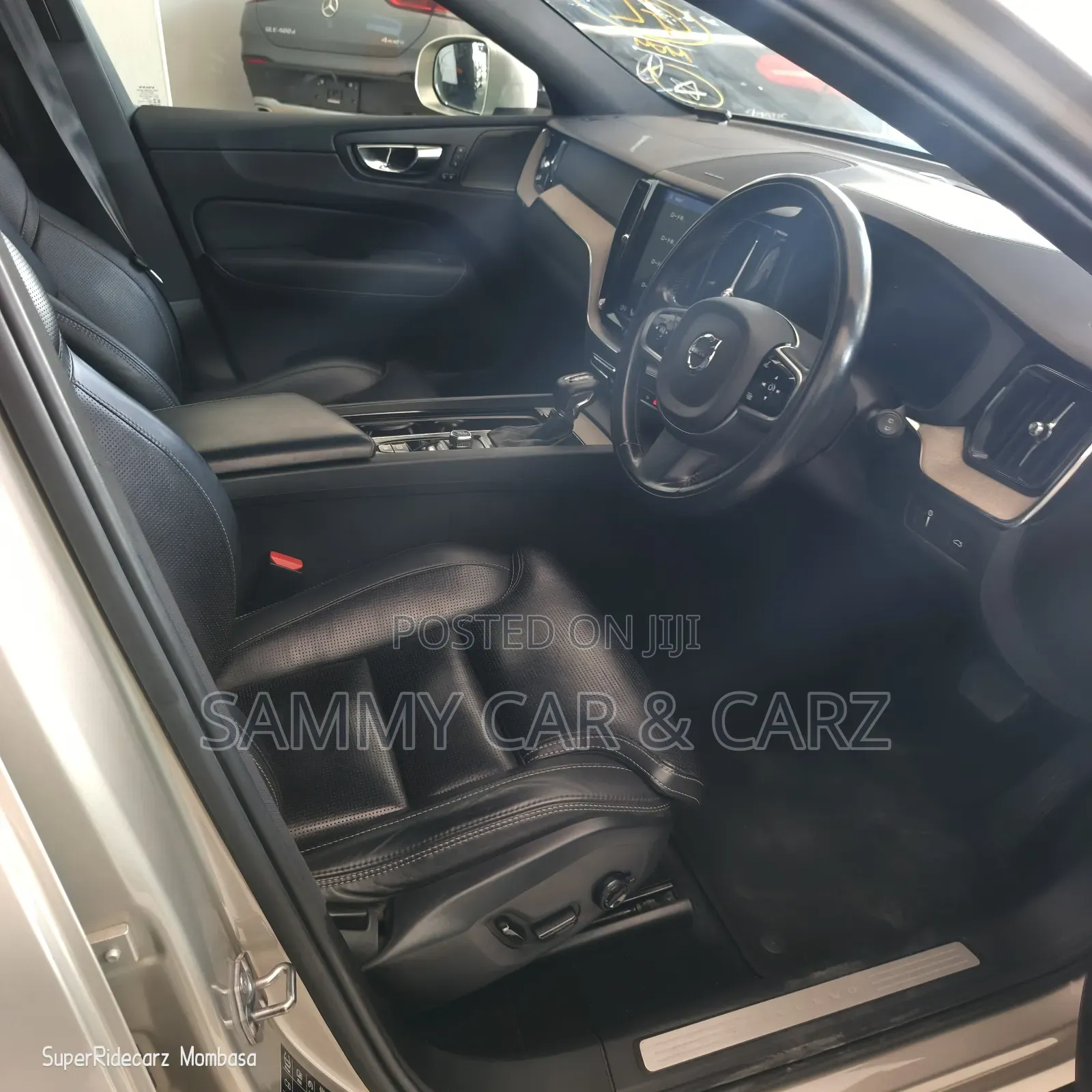 Volvo XC60 2020 Gold