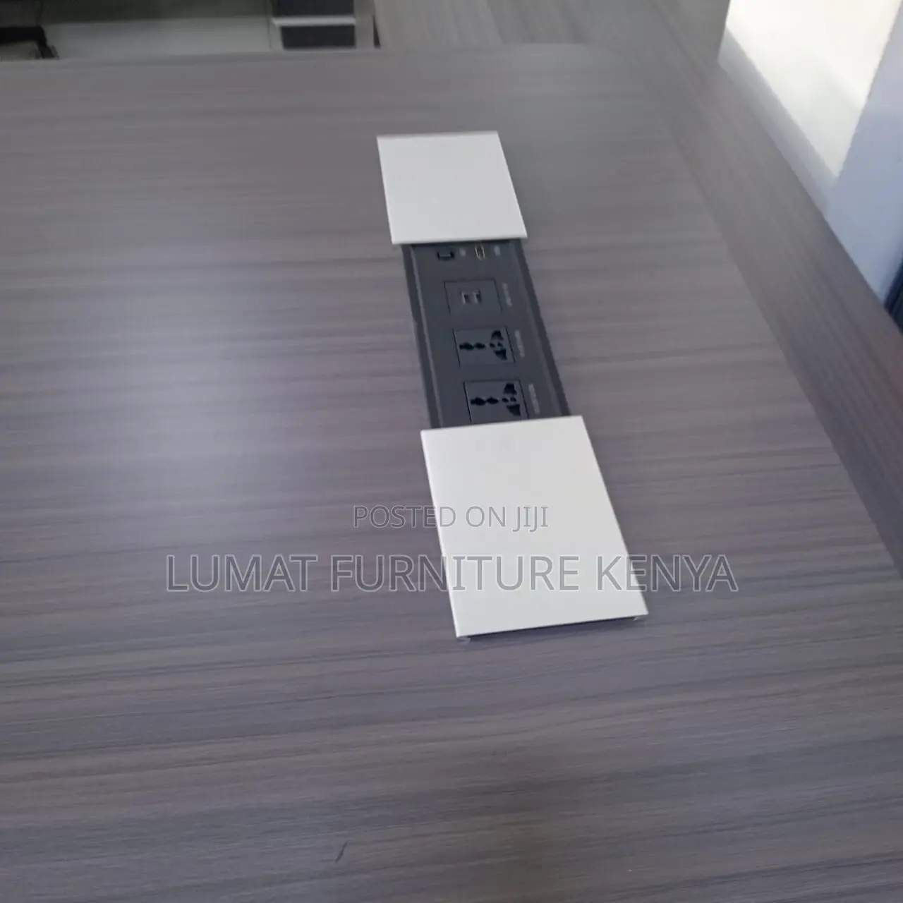 Large Tabletop for Computers, Documents, and Accessories