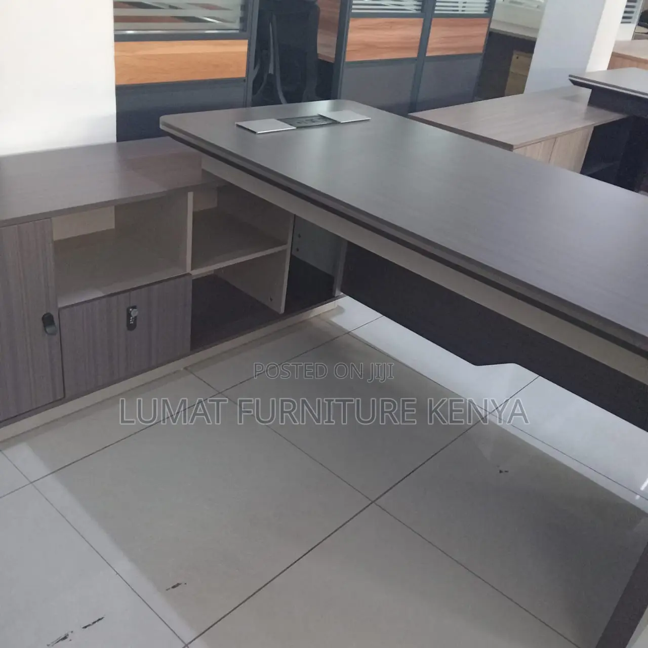 Large Tabletop for Computers, Documents, and Accessories