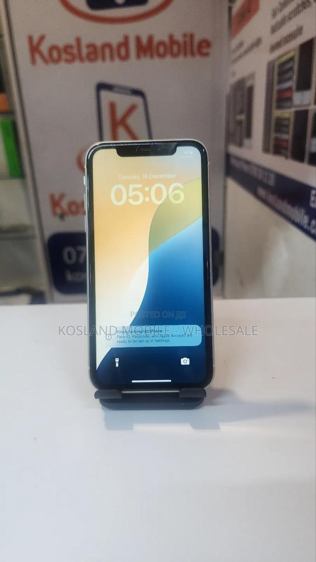 Apple iPhone 11 128 GB White - main view