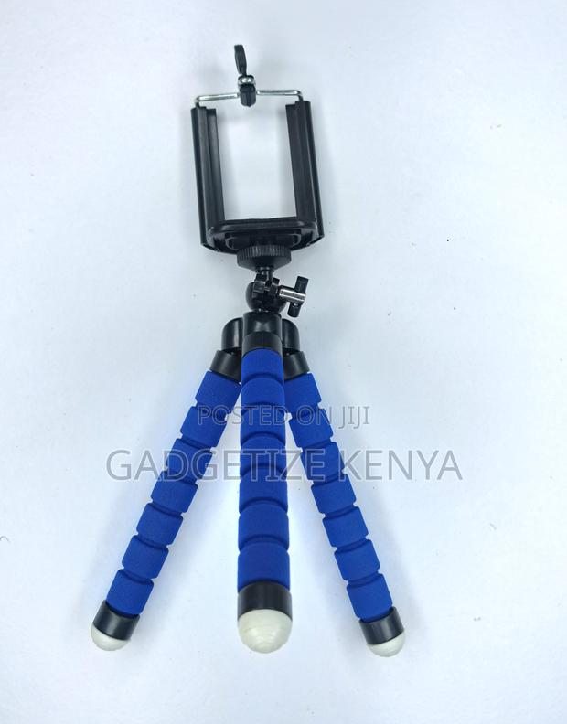 Flexible Tripod Phone Stand and Holder - thumbnail 7
