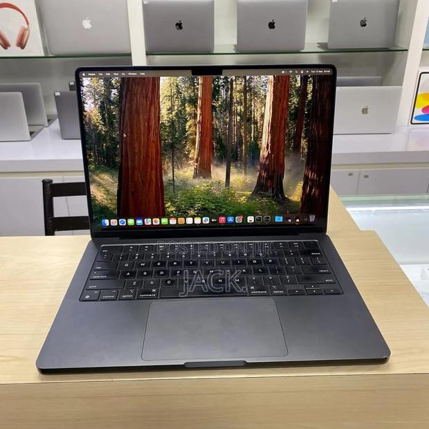 Laptop Apple MacBook Pro 2023 M3 14-Inch 16GB Apple M3 SSD 512GB