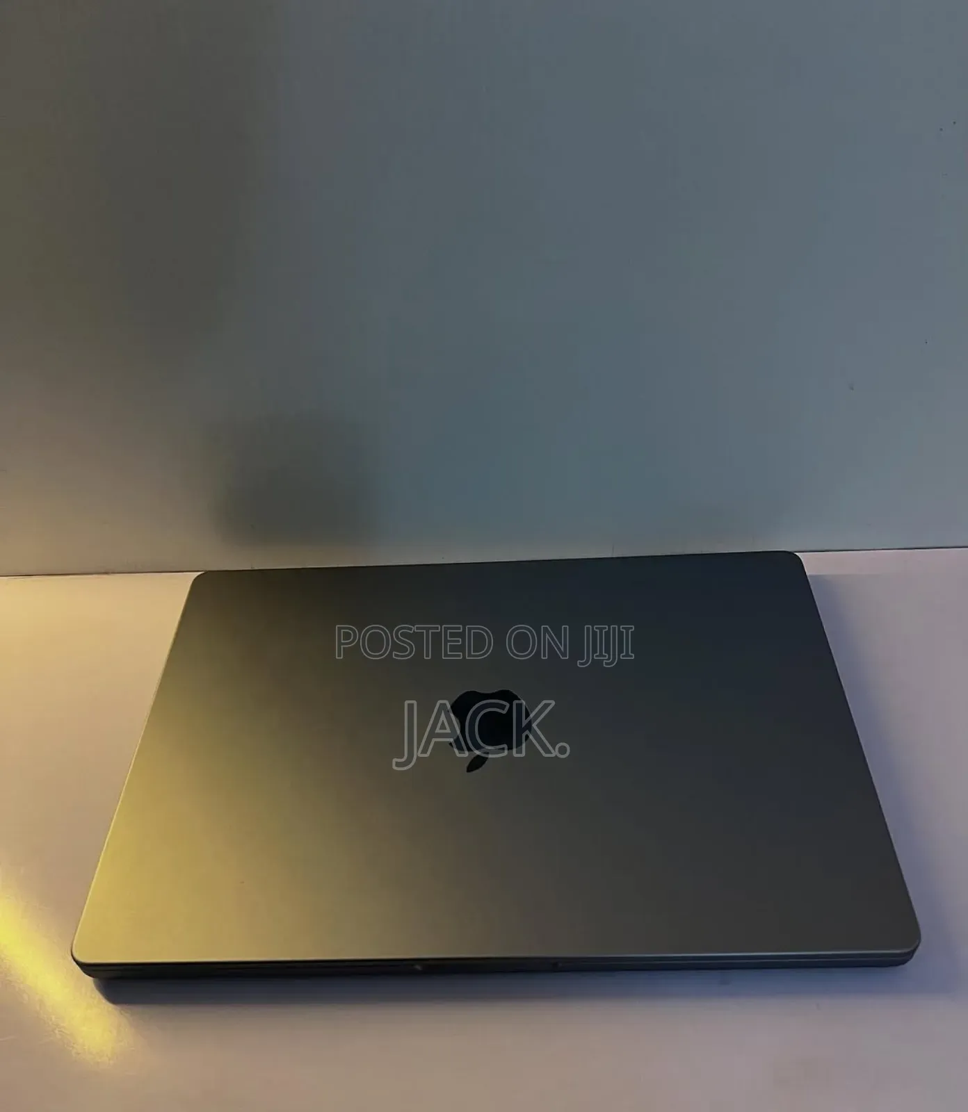 Laptop Apple MacBook Pro 2023 M3 14-Inch 16GB Apple M3 SSD 512GB