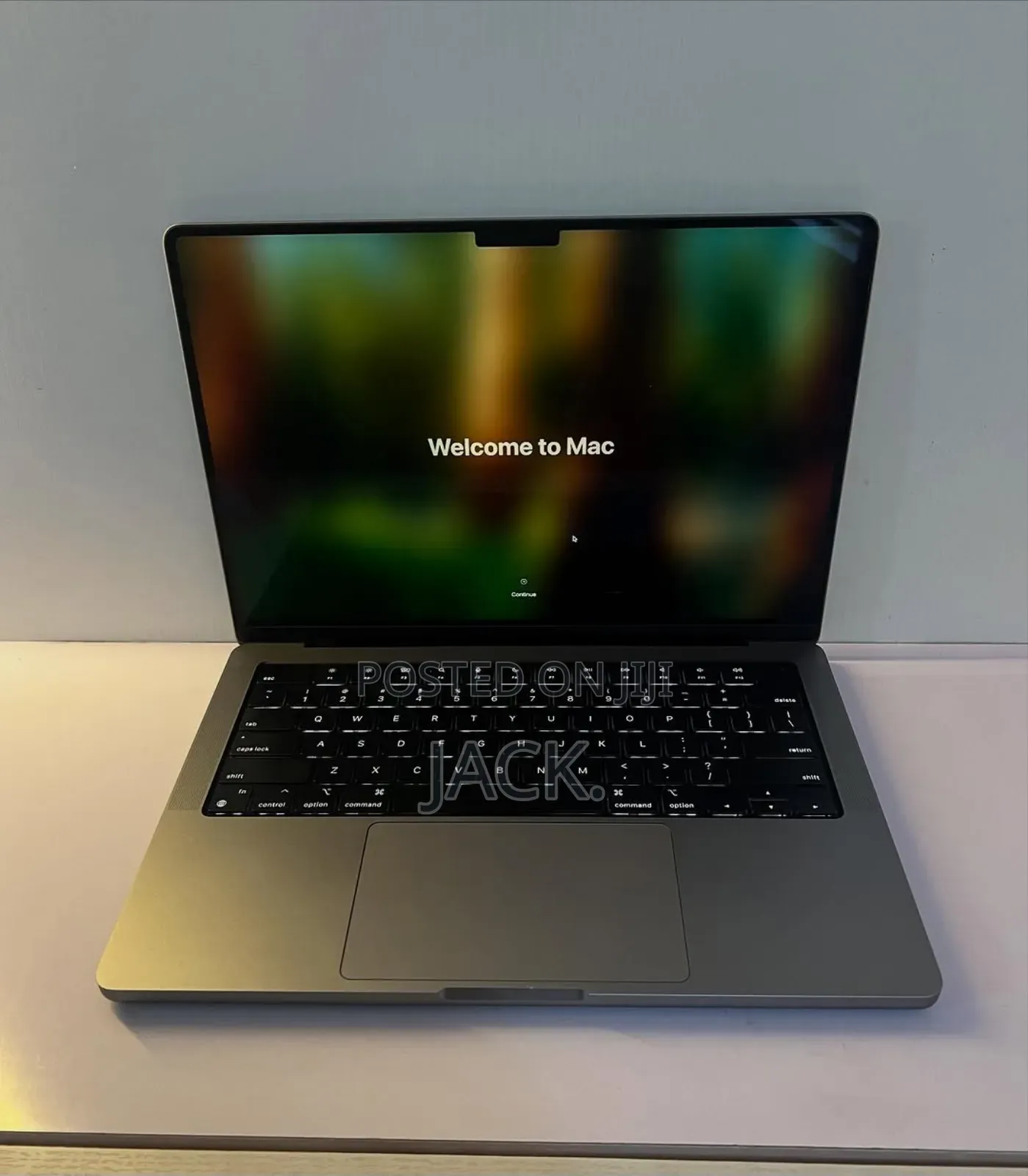 Laptop Apple MacBook Pro 2023 M3 14-Inch 16GB Apple M3 SSD 512GB