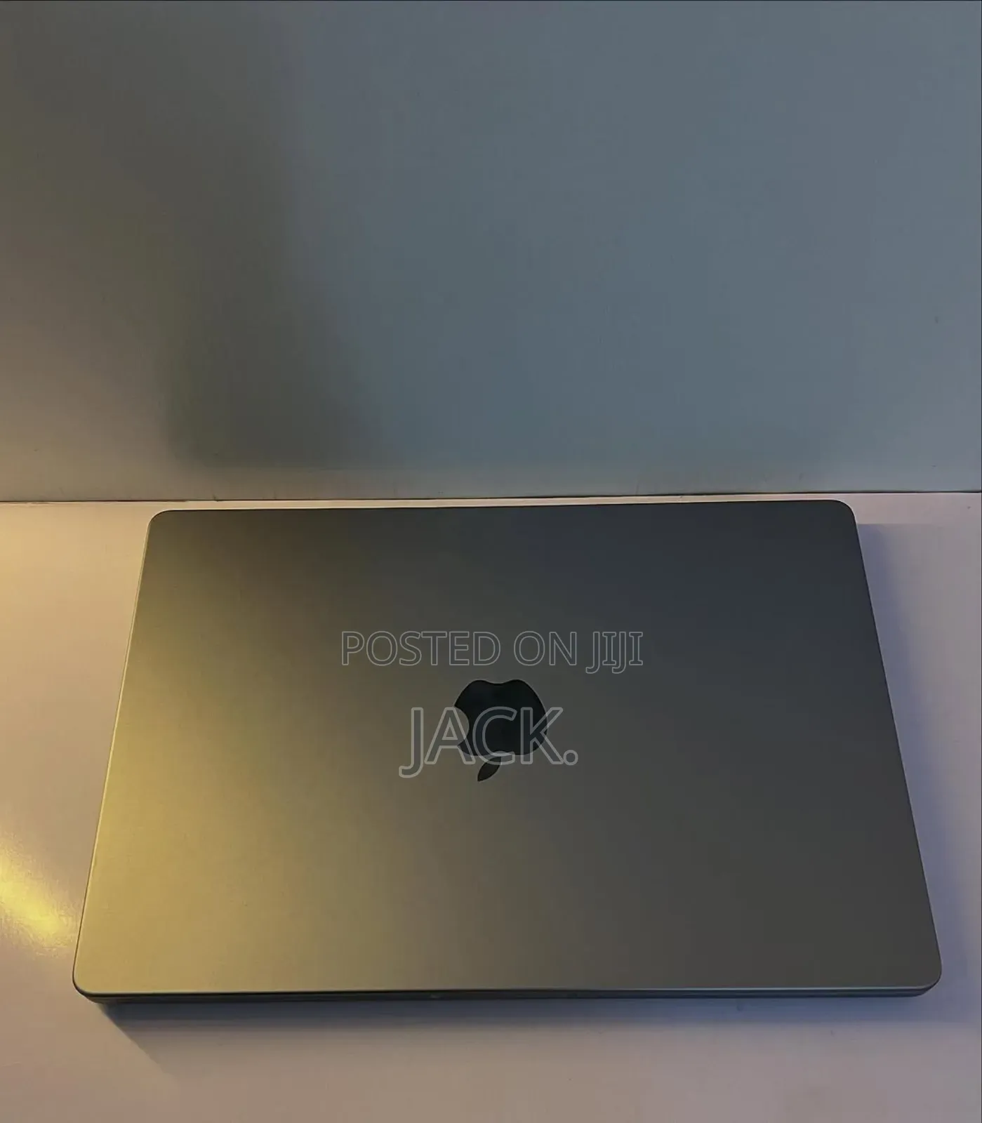 Laptop Apple MacBook Pro 2023 M3 14-Inch 16GB Apple M3 SSD 512GB