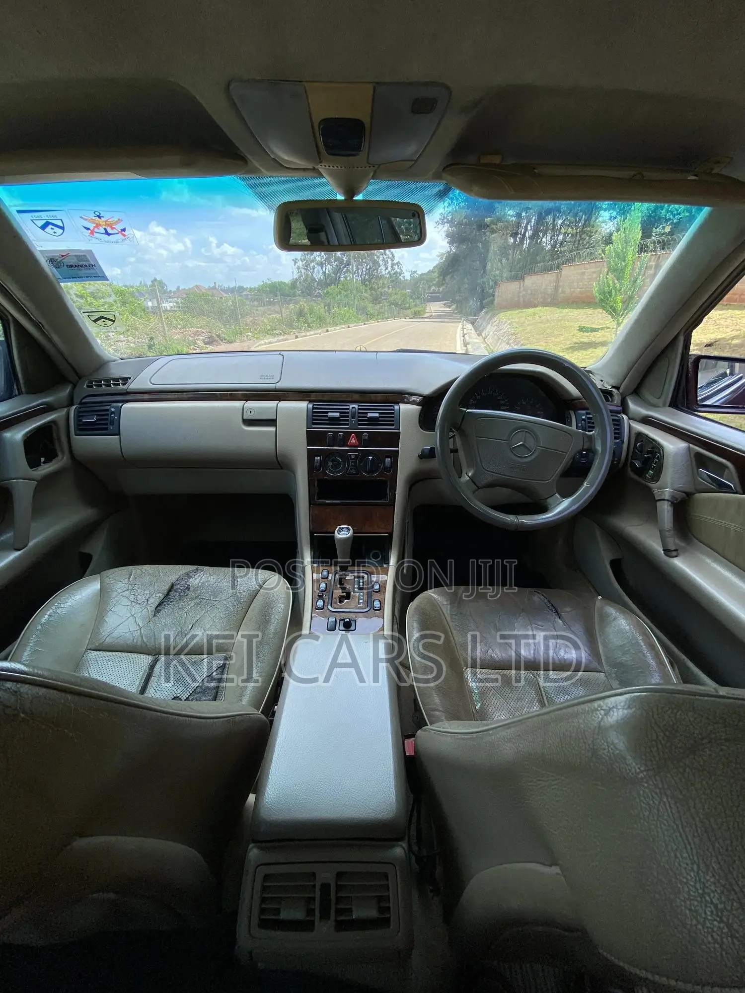 Mercedes-Benz E200 1998 Maroon