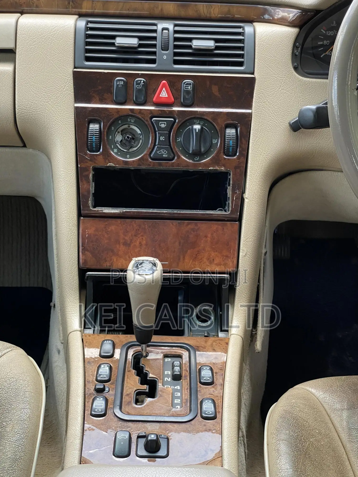 Mercedes-Benz E200 1998 Maroon