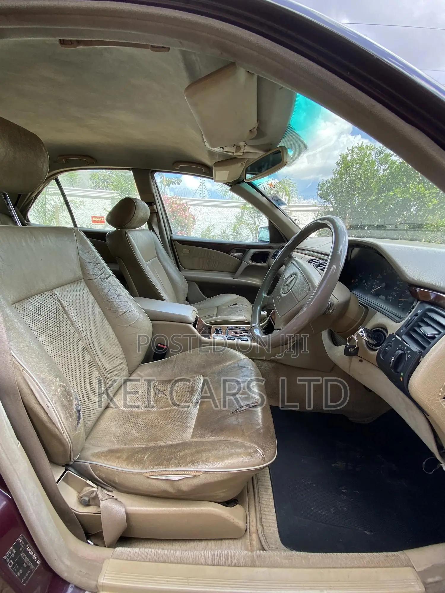 Mercedes-Benz E200 1998 Maroon