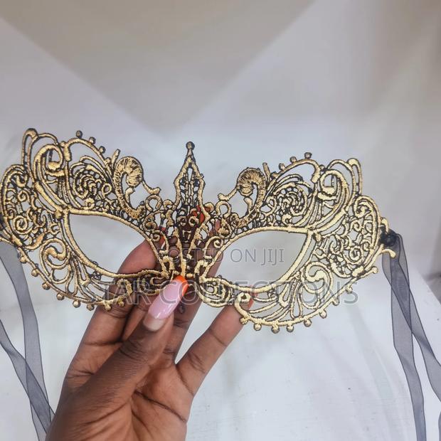 Gold Quality Lace Masks - thumbnail 2