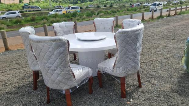 A Round 6 Seater Dinning Set