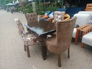 An Elegant 4 Seater Dinning Set