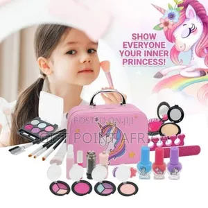 Non Toxic And Washable Kids. Makeup Kit For Girls &Bag For Storage