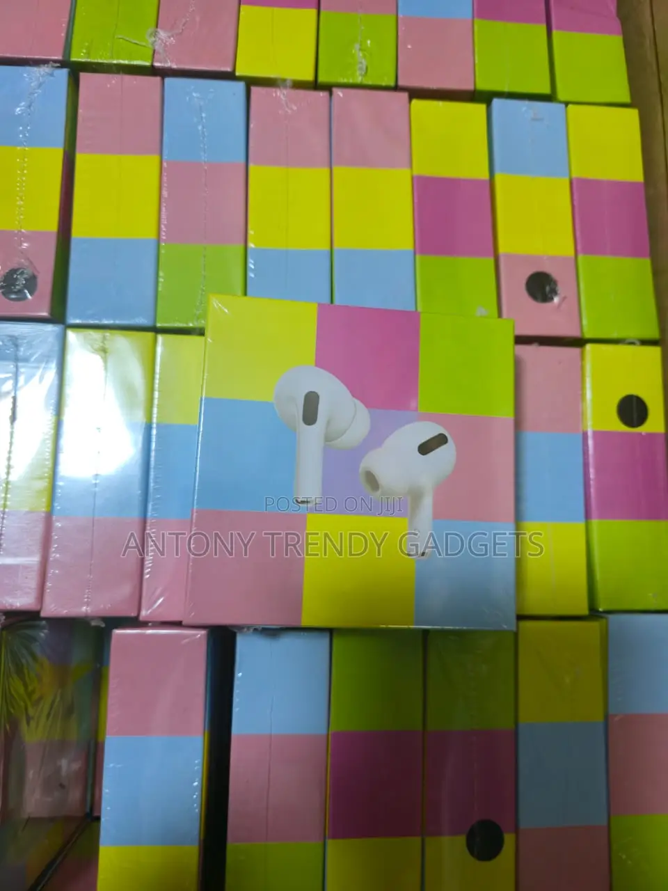 Tws Bluetooth Earphones With Charging Case And Hi-fi Sound