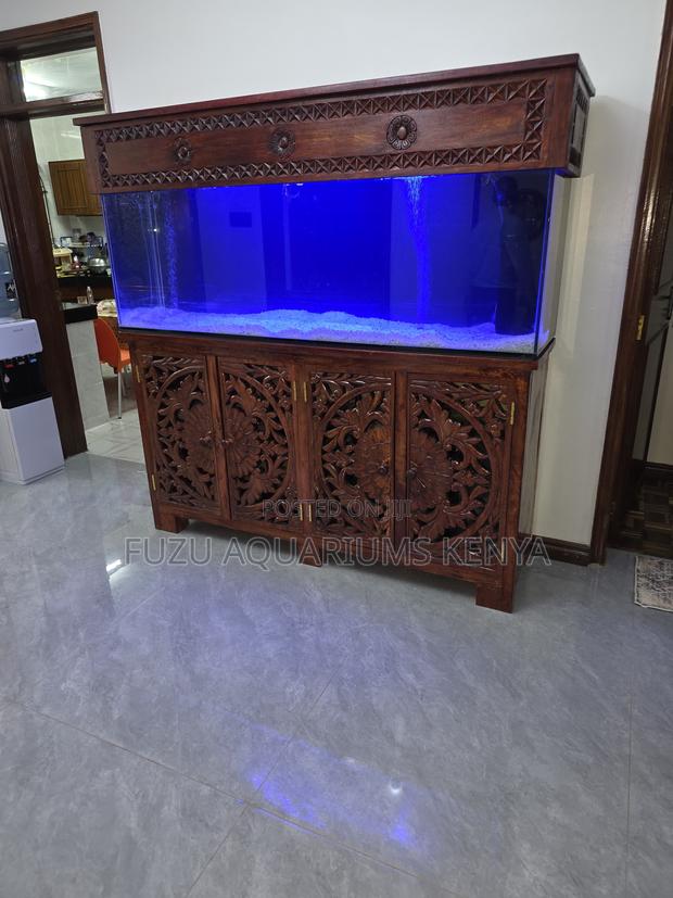 Durable Hardwood Aquarium With High-Flow Filtration