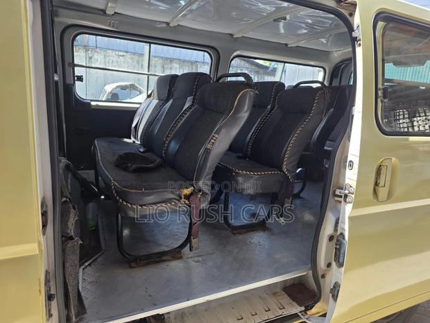 Nissan Caravan (Urvan) 2009 - thumbnail 2