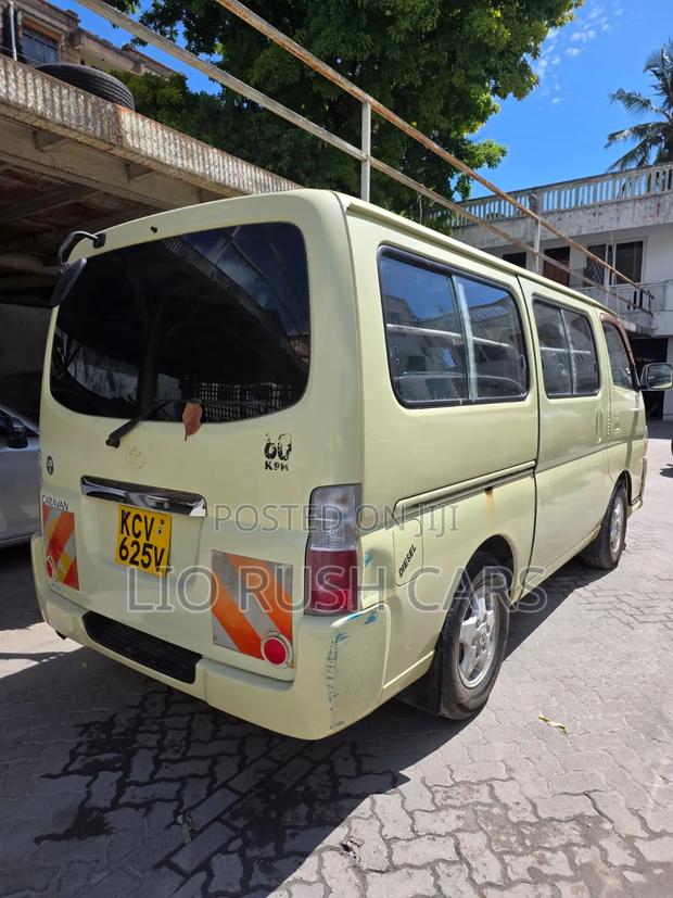 Nissan Caravan (Urvan) 2009 - thumbnail 4
