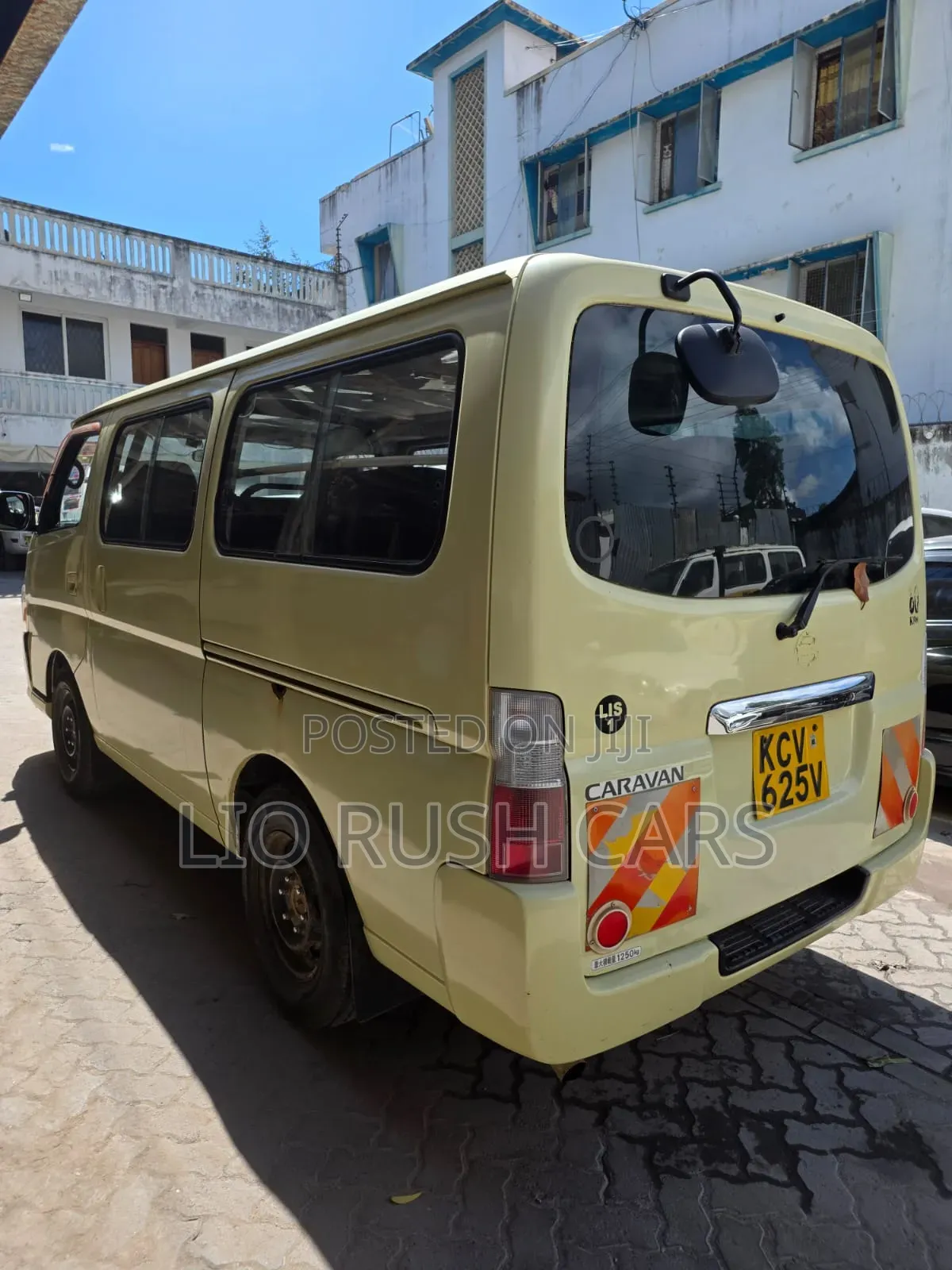 Nissan Caravan (Urvan) 2009