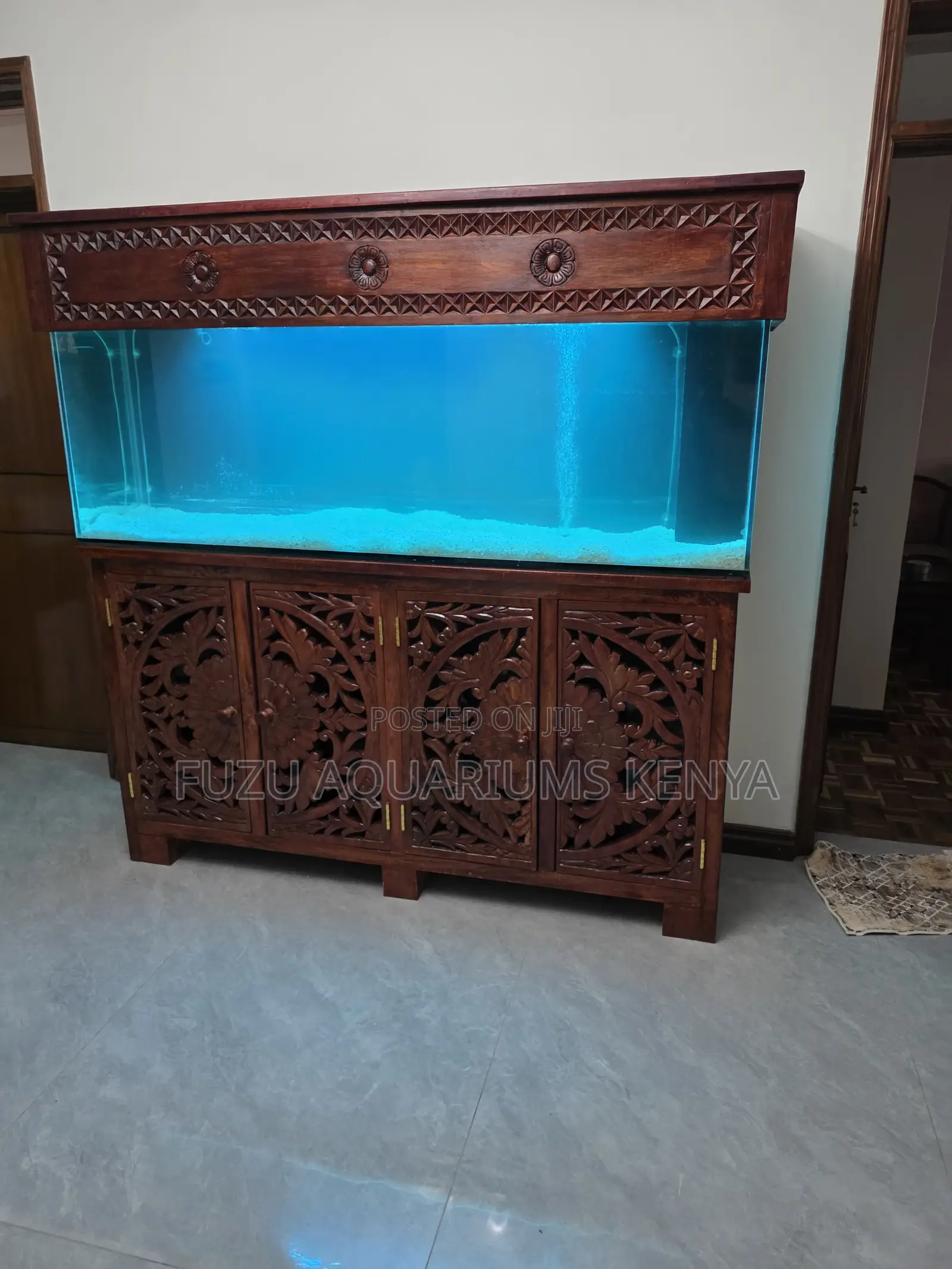 Turnkey Aquarium Solution: Wood Cabinet Equipment
