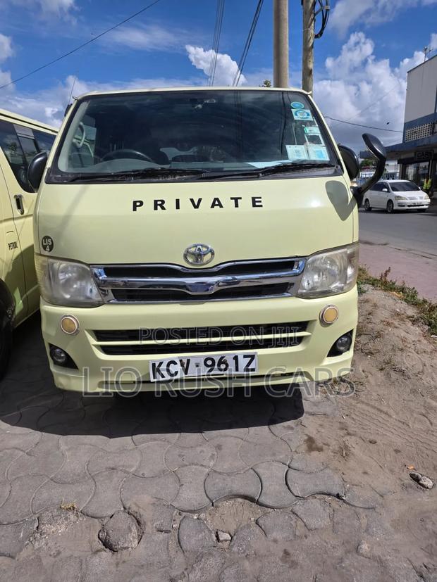 Nissan Caravan (Urvan) 2009 - thumbnail 10