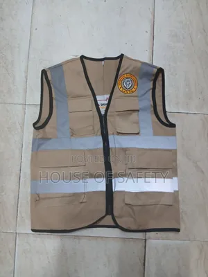 Fashiable Design for Carrying Essential Safari Jackets