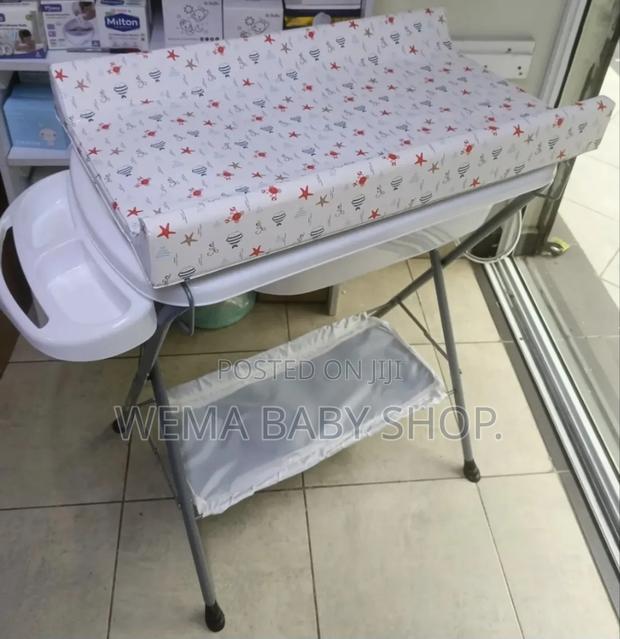 Baby Portable/Foldable Bath Station With a Changing Mat - thumbnail 14