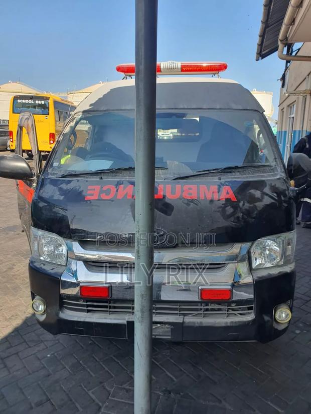 Toyota HiAce 2018 Black - main view