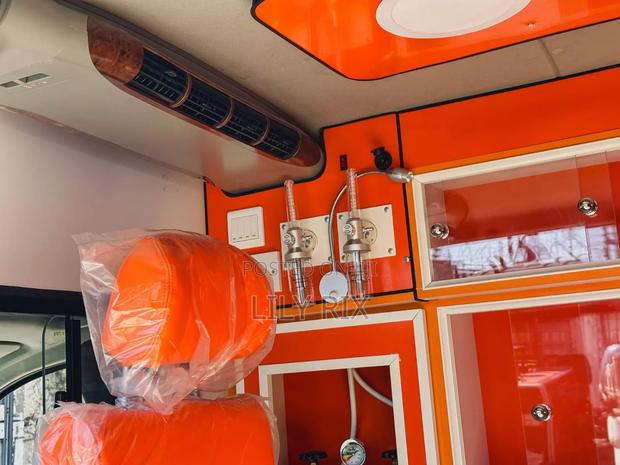 Toyota HiAce 2018 Black - thumbnail 2