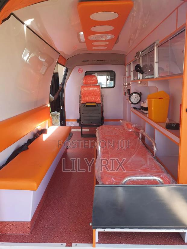 Toyota HiAce 2018 Black - thumbnail 3