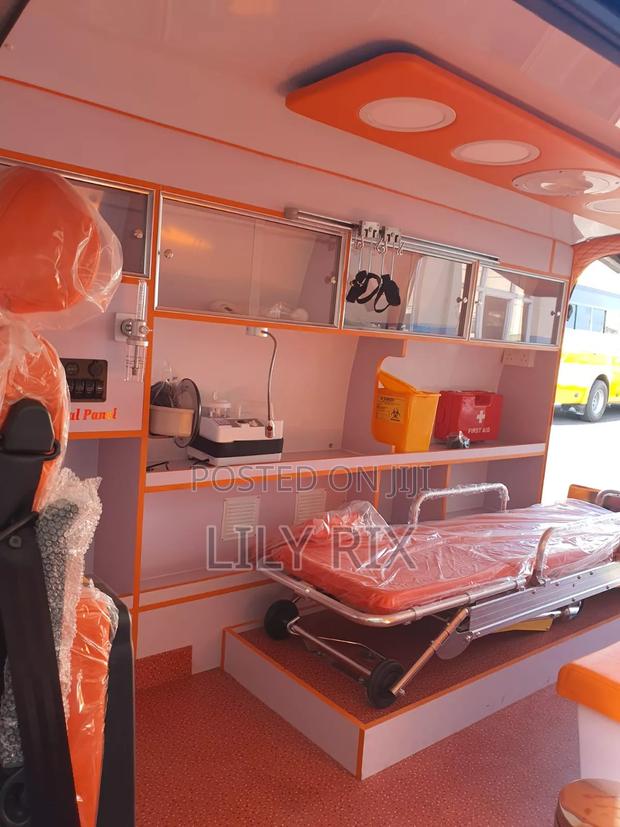 Toyota HiAce 2018 Black - thumbnail 5